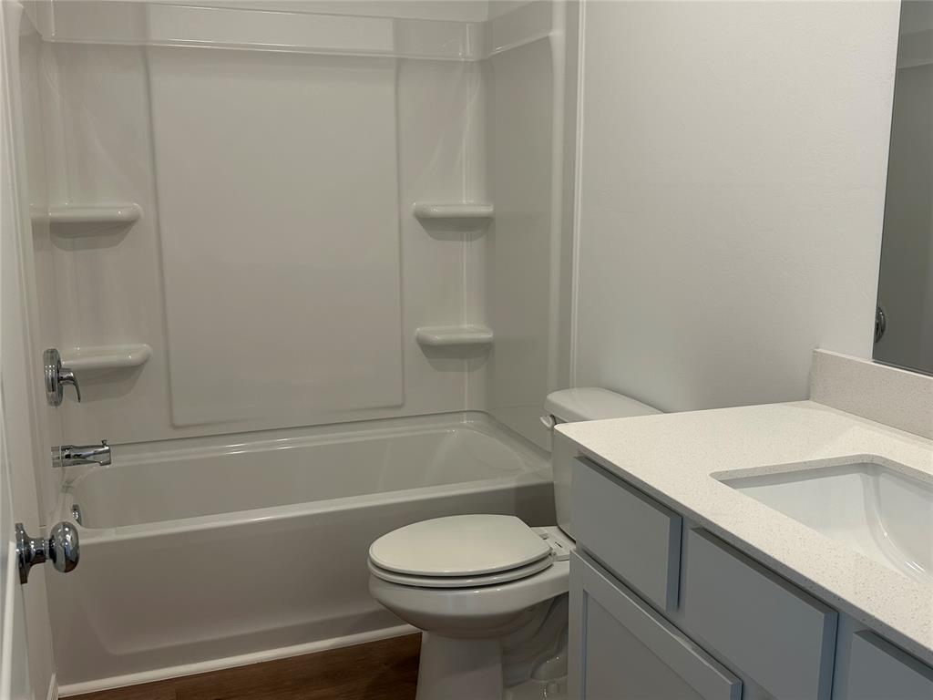 920151 Wallace Avenue Property Photo 6