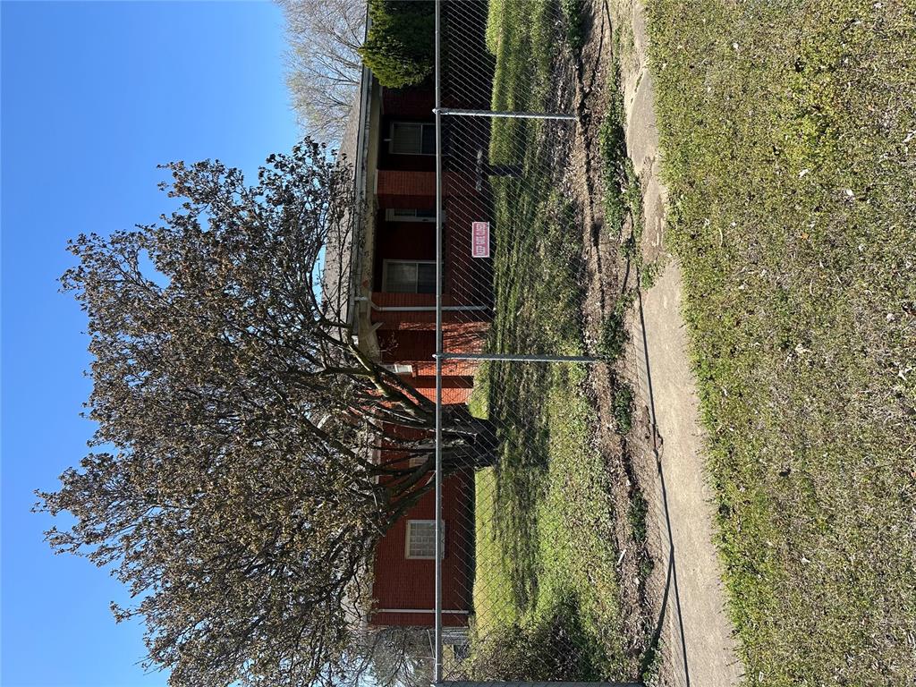 623 E Main Street Property Photo 2