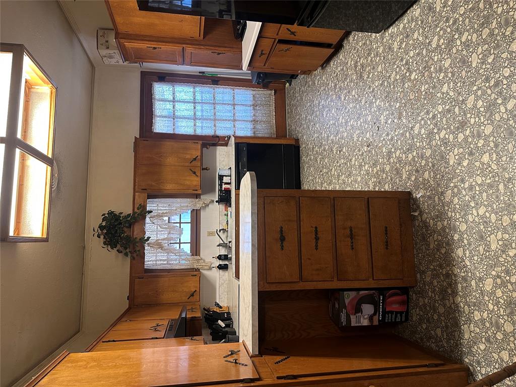 623 E Main Street Property Photo 11