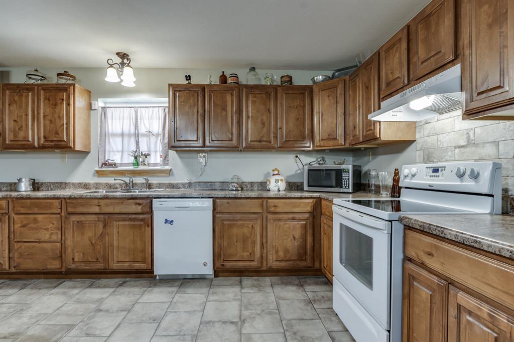 17725 Saddleback Lane Property Photo 7