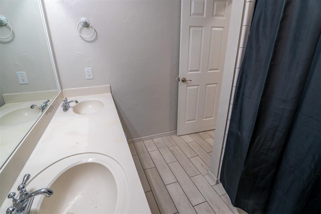 1221 Nw 181st Street Property Photo 20
