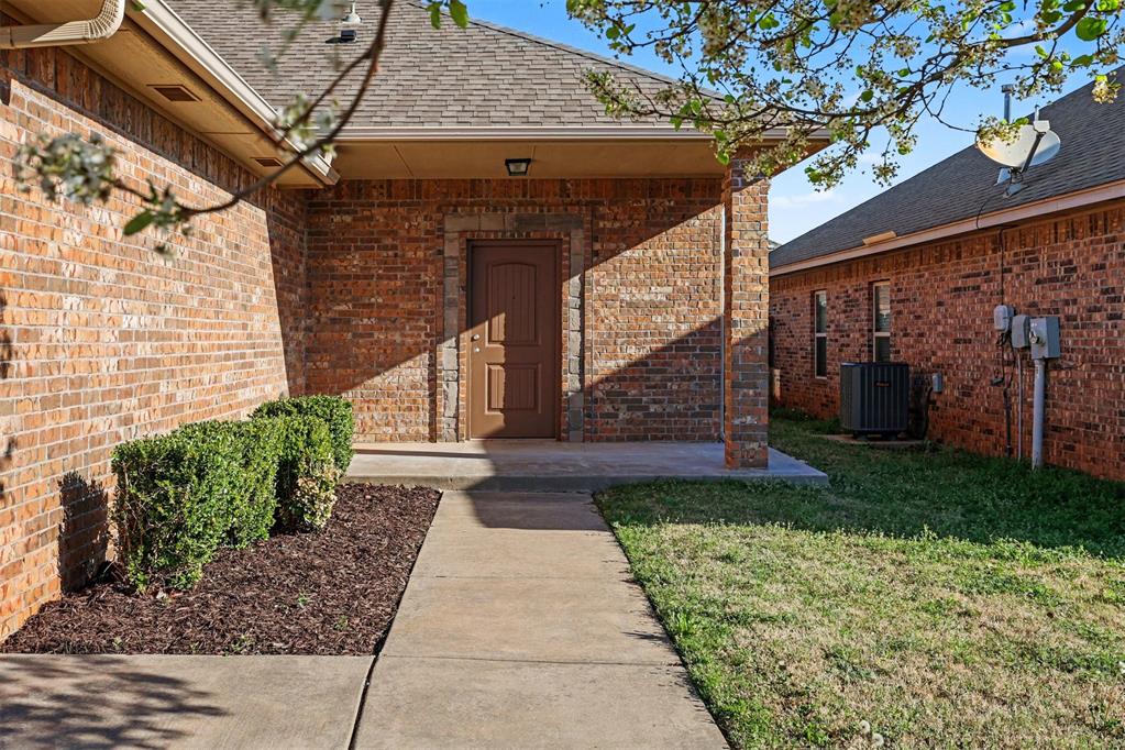 8021 Nw 159th Street Property Photo 4