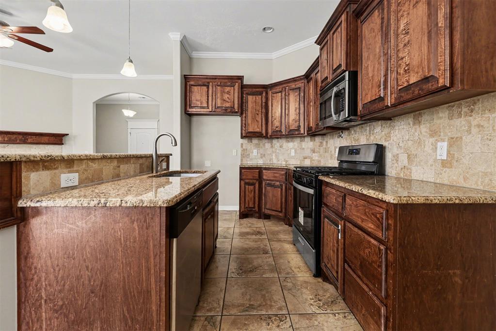 8021 Nw 159th Street Property Photo 6