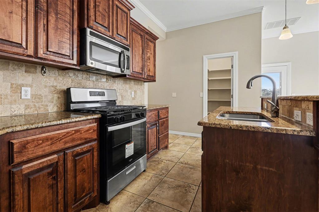 8021 Nw 159th Street Property Photo 7