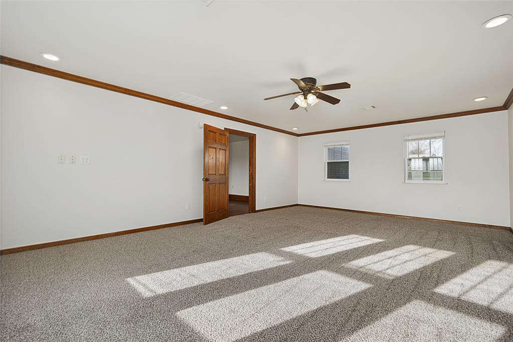 209 N Rush Avenue Property Photo 8