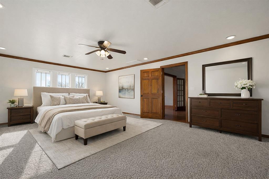 209 N Rush Avenue Property Photo 13