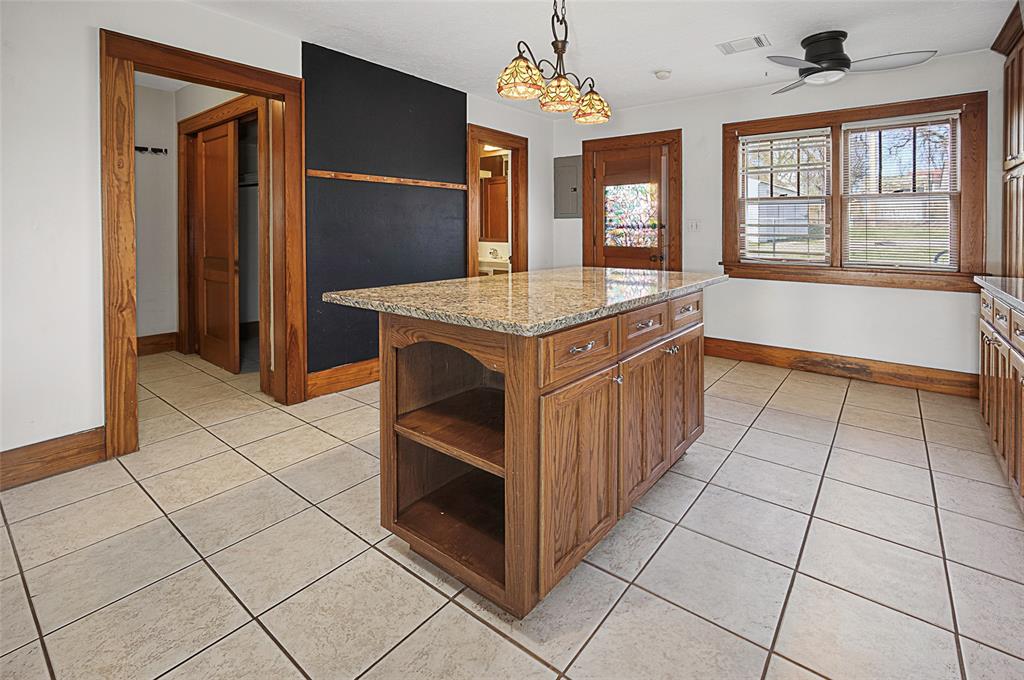 209 N Rush Avenue Property Photo 17