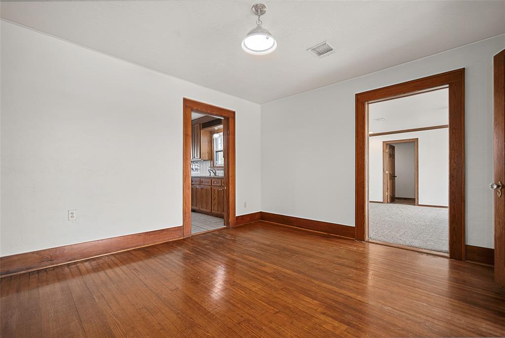 209 N Rush Avenue Property Photo 19
