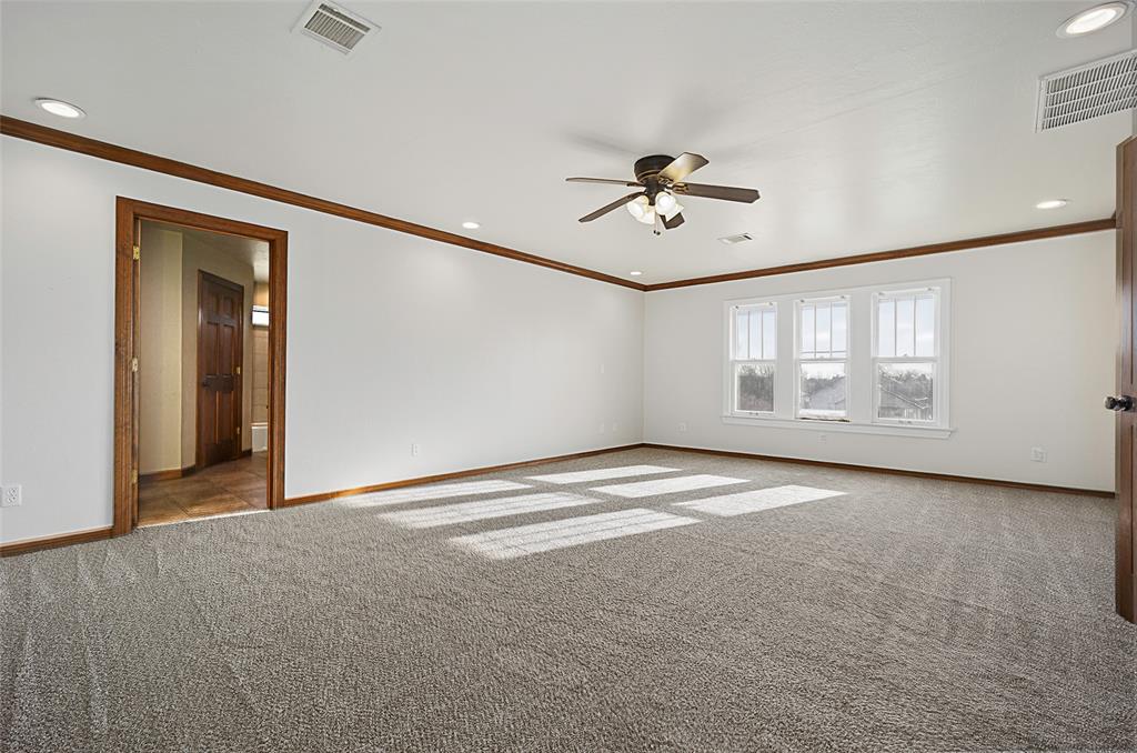 209 N Rush Avenue Property Photo 21