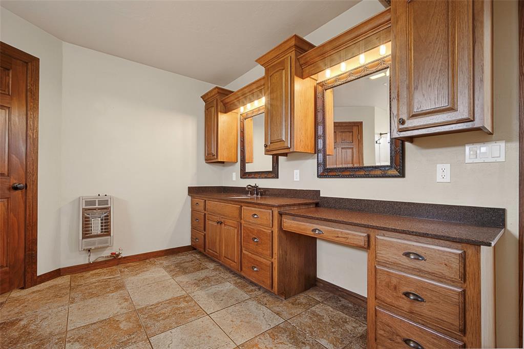 209 N Rush Avenue Property Photo 22