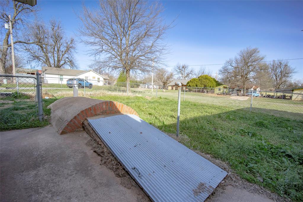 209 N Rush Avenue Property Photo 38