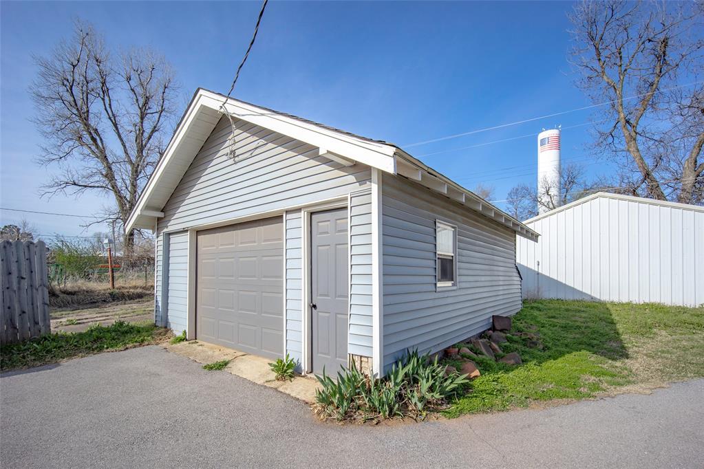 209 N Rush Avenue Property Photo 40