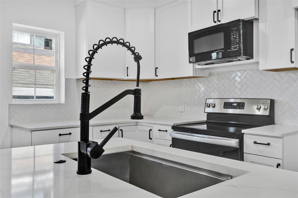 1301 N Mckinley Avenue Property Photo 3