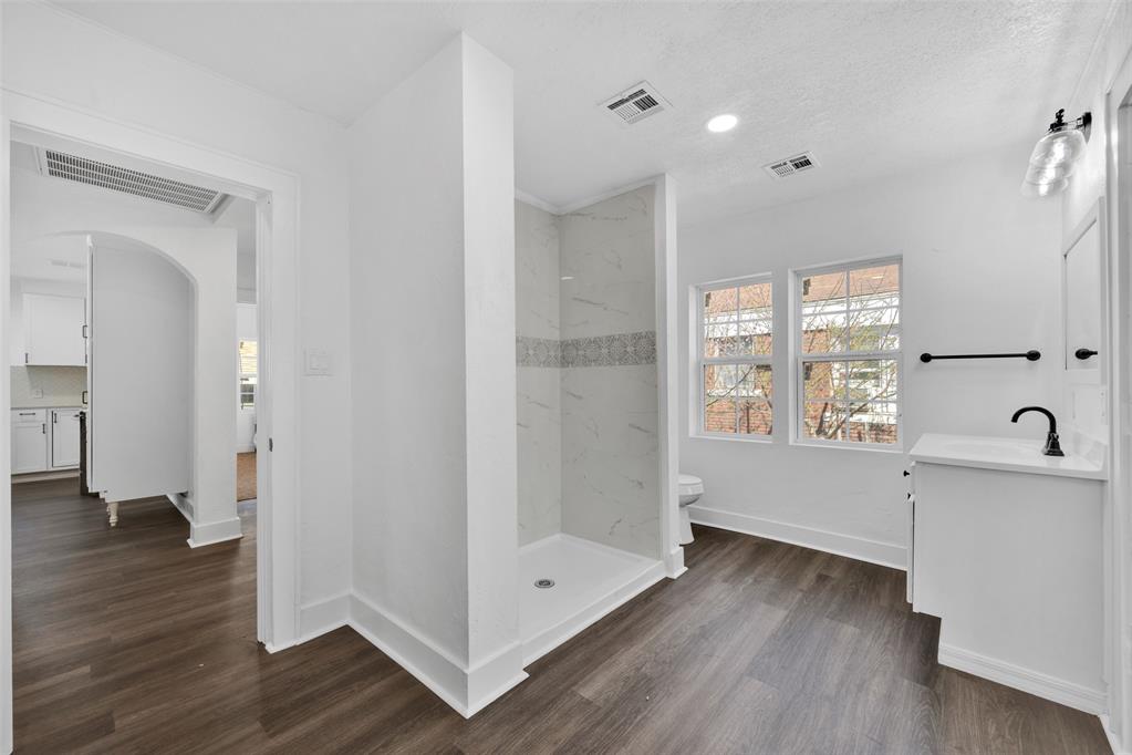 1301 N Mckinley Avenue Property Photo 17