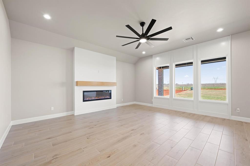 15700 Siloa Avenue Property Photo 9