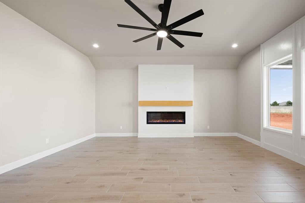15700 Siloa Avenue Property Photo 13