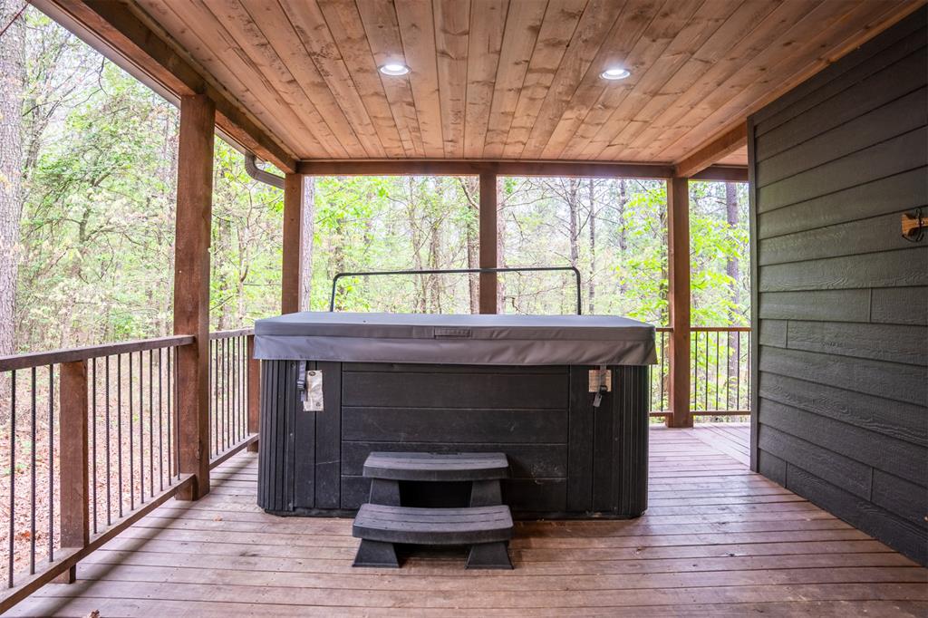 405 Red Berry Trail Property Photo 32