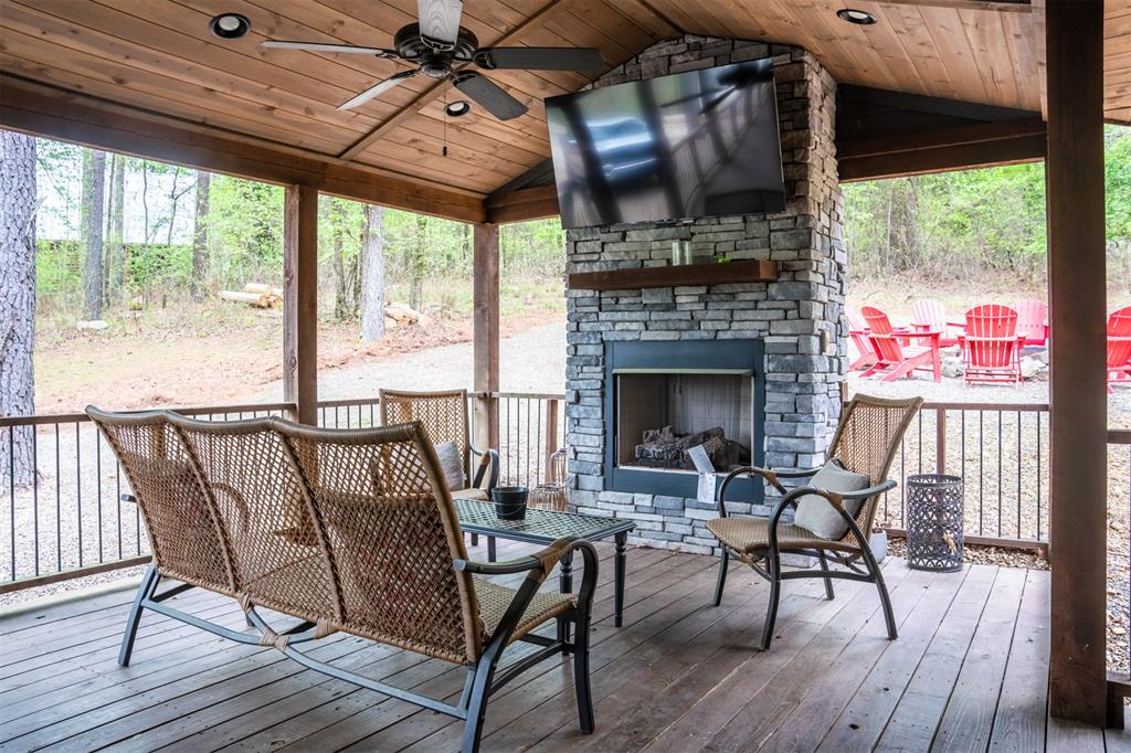 405 Red Berry Trail Property Photo 34