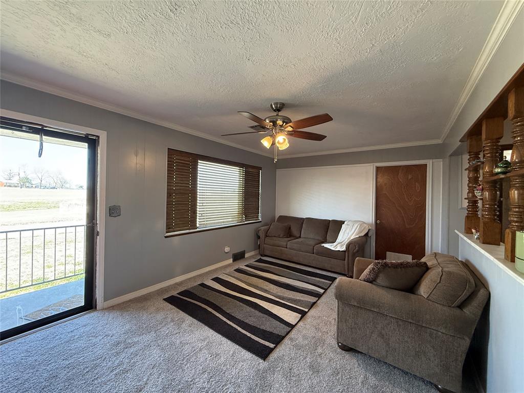 826 Hillcrest Drive Property Photo 7