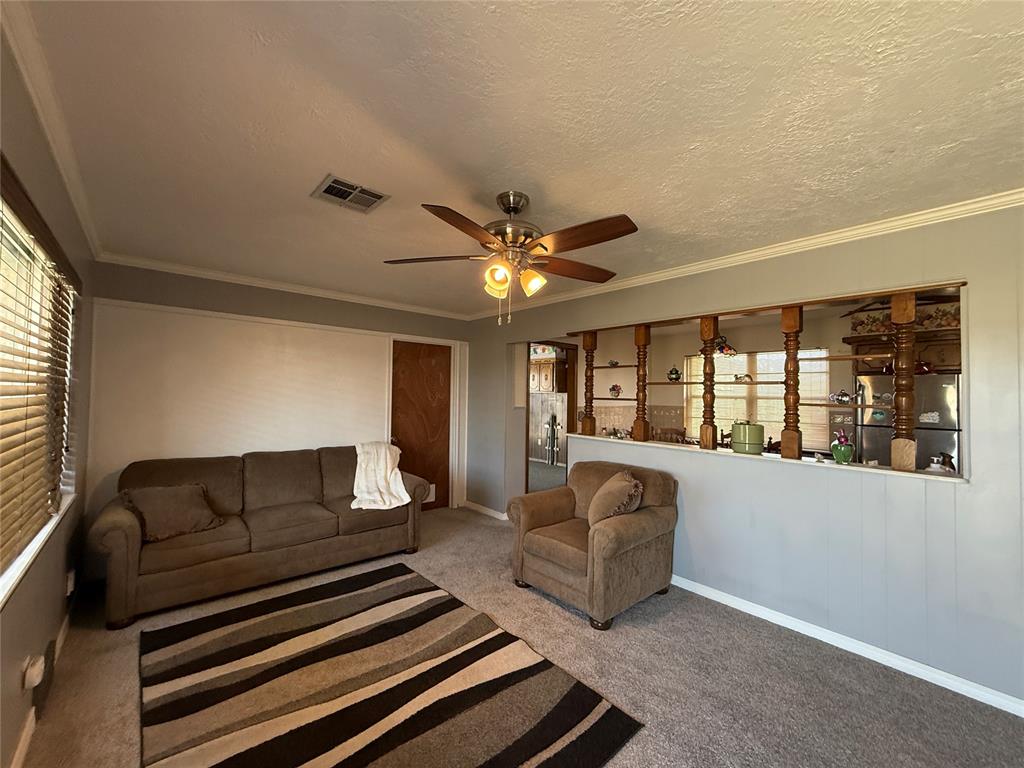 826 Hillcrest Drive Property Photo 8