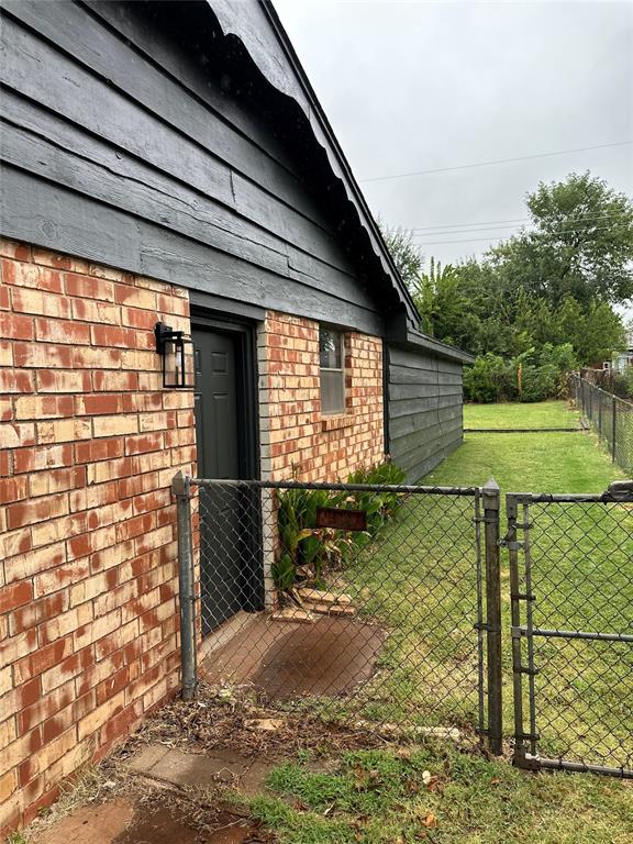 808 Hedge Drive Property Photo 16