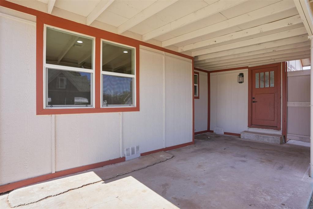 1107 W 2nd Street Property Photo 4