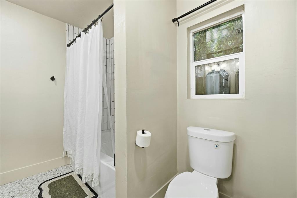 1107 W 2nd Street Property Photo 26