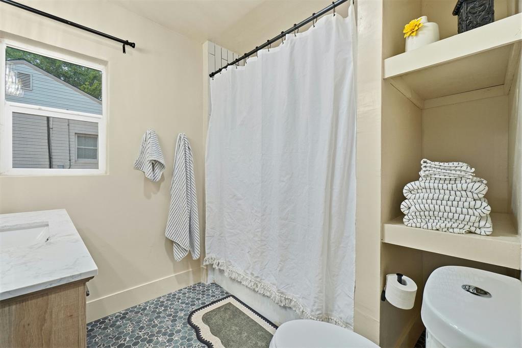 1107 W 2nd Street Property Photo 30