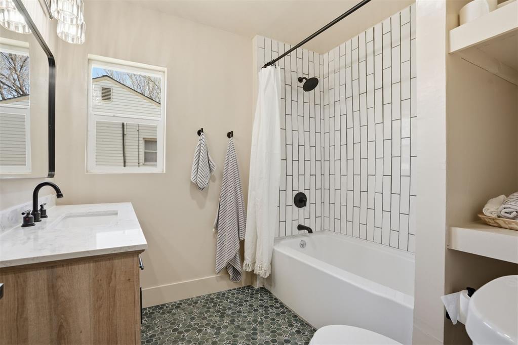 1107 W 2nd Street Property Photo 37