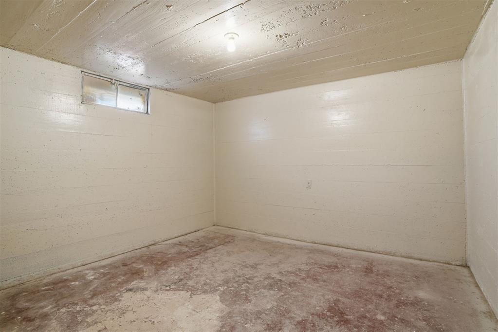 1107 W 2nd Street Property Photo 43