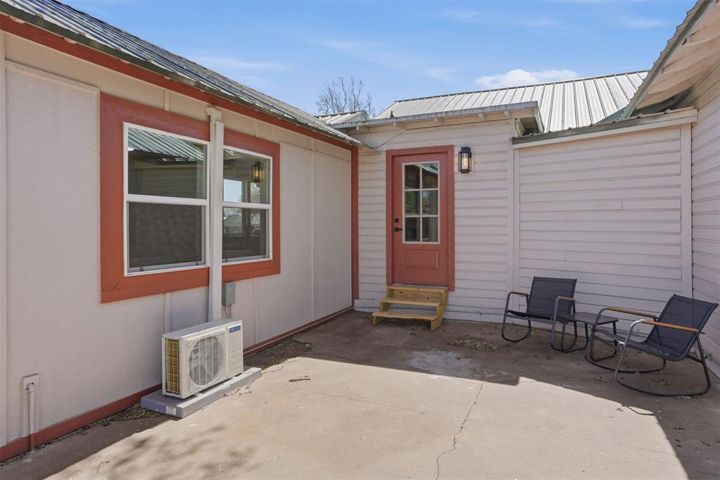 1107 W 2nd Street Property Photo 46