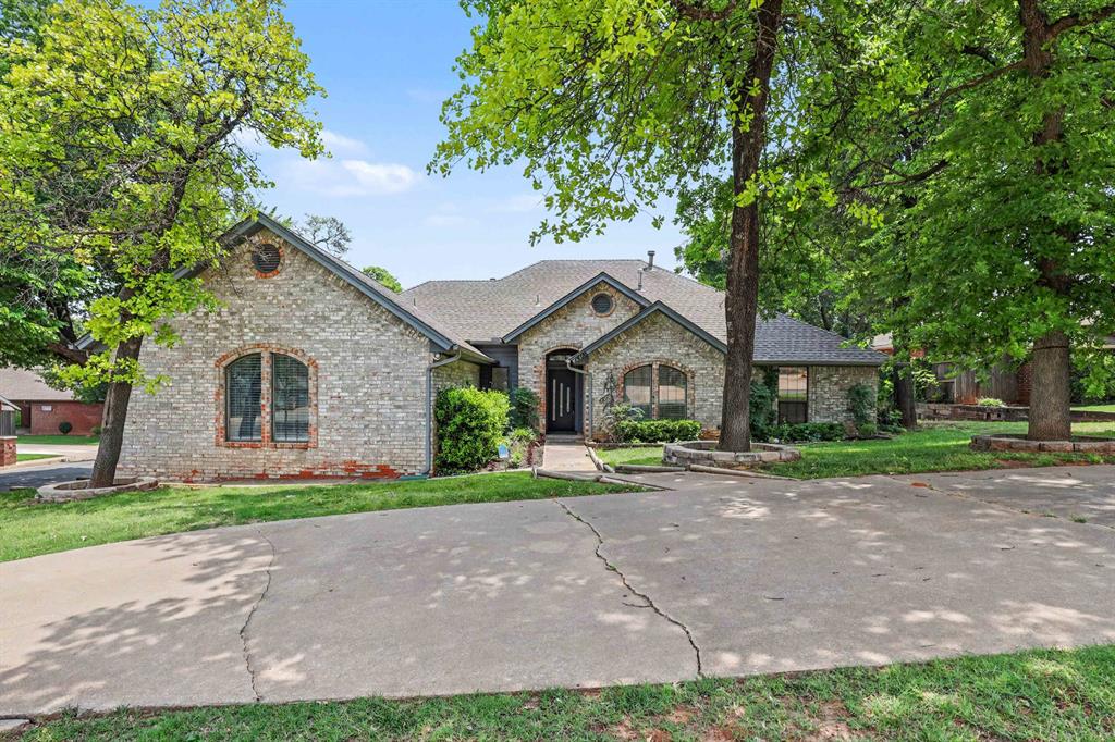 1400 Sandhurst Circle Property Photo 1
