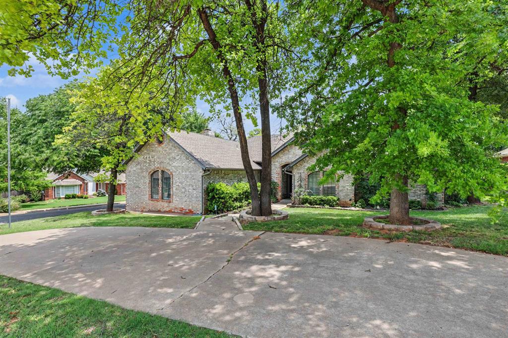 1400 Sandhurst Circle Property Photo 2