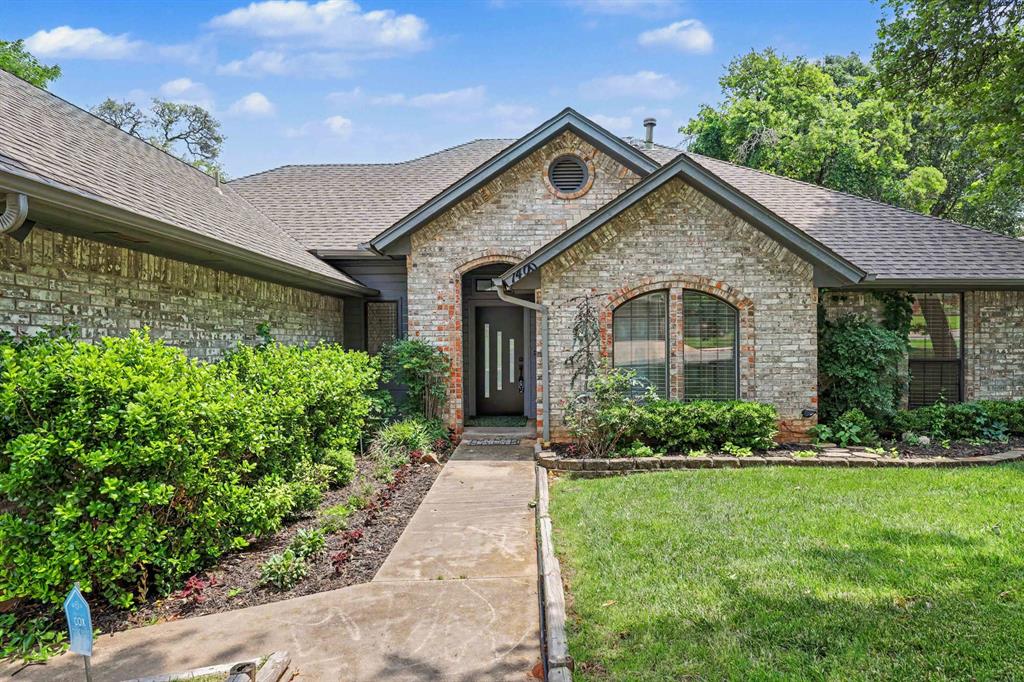 1400 Sandhurst Circle Property Photo 3