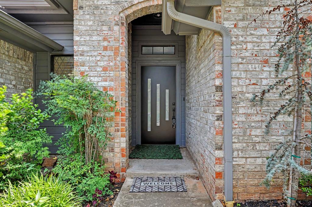1400 Sandhurst Circle Property Photo 4