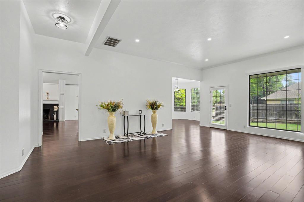 1400 Sandhurst Circle Property Photo 7