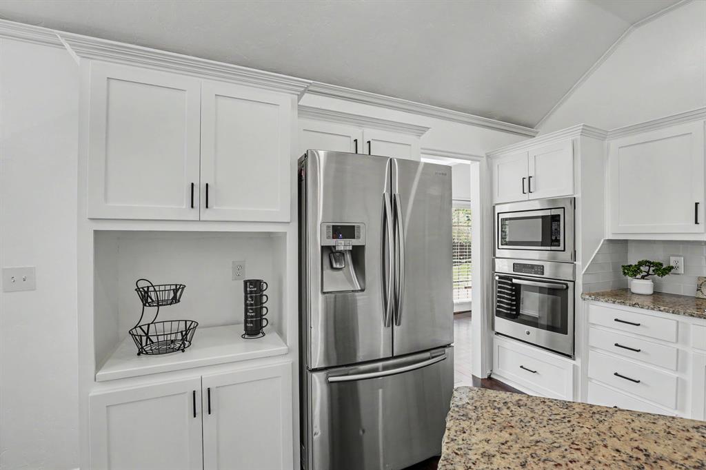 1400 Sandhurst Circle Property Photo 11