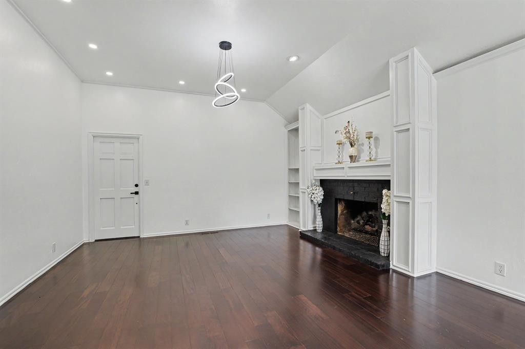 1400 Sandhurst Circle Property Photo 14