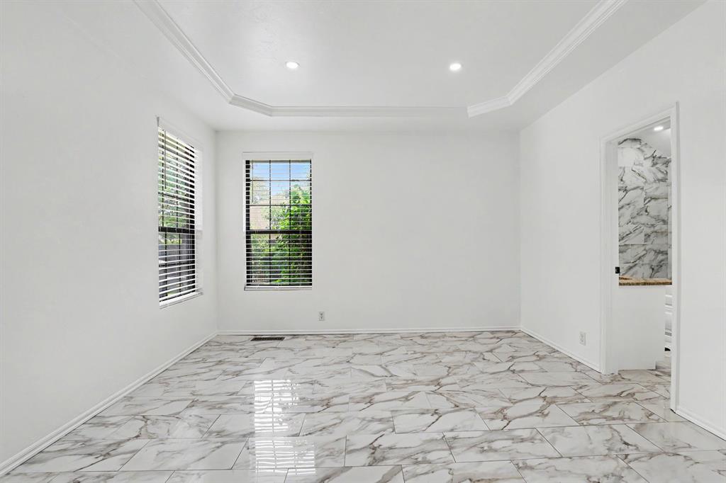 1400 Sandhurst Circle Property Photo 15