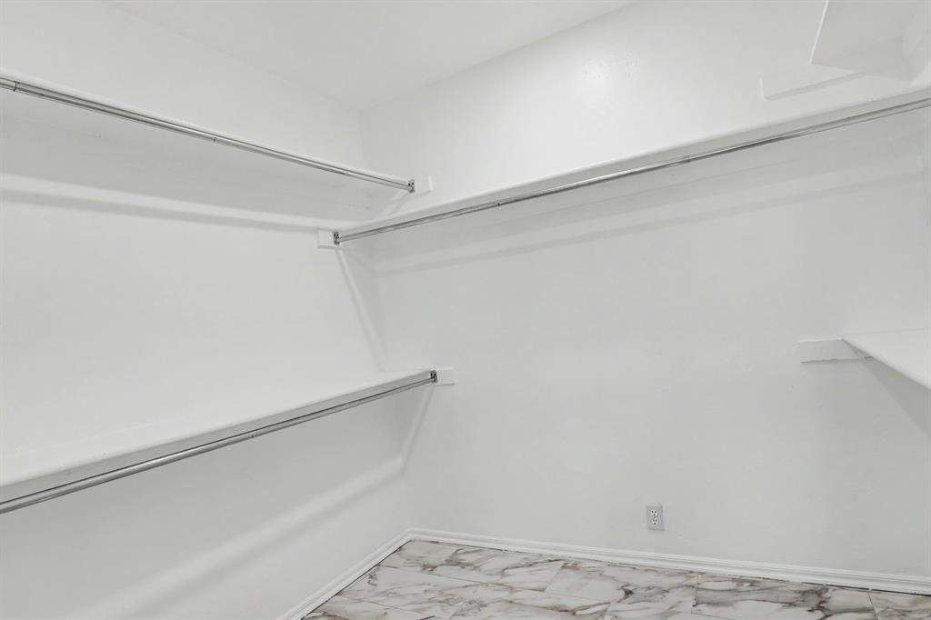 1400 Sandhurst Circle Property Photo 19