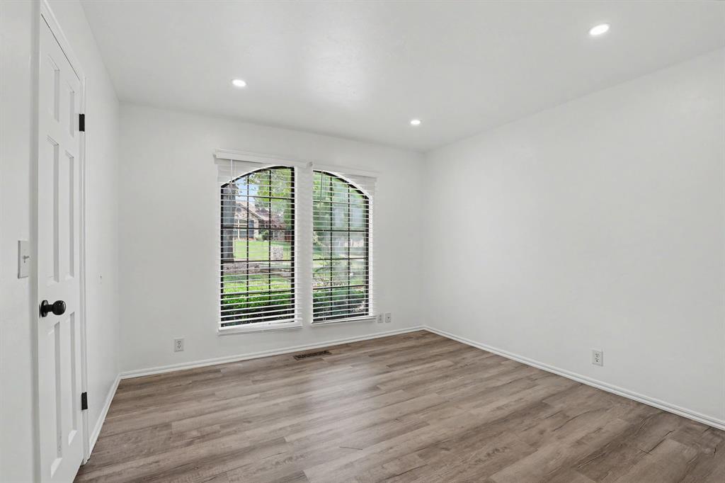 1400 Sandhurst Circle Property Photo 20