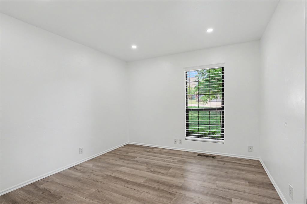 1400 Sandhurst Circle Property Photo 22
