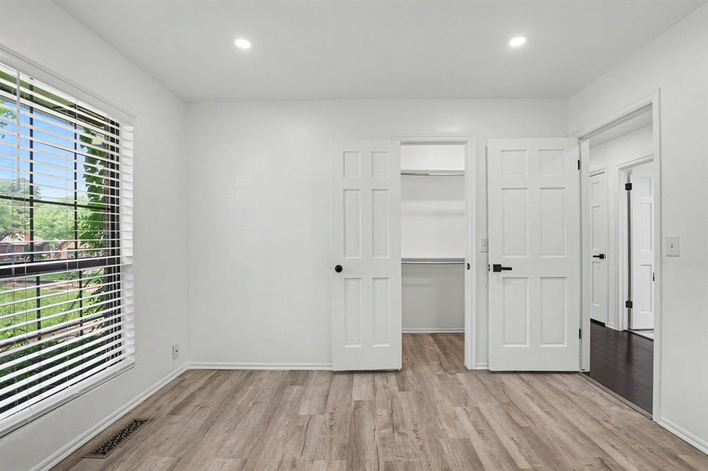 1400 Sandhurst Circle Property Photo 23