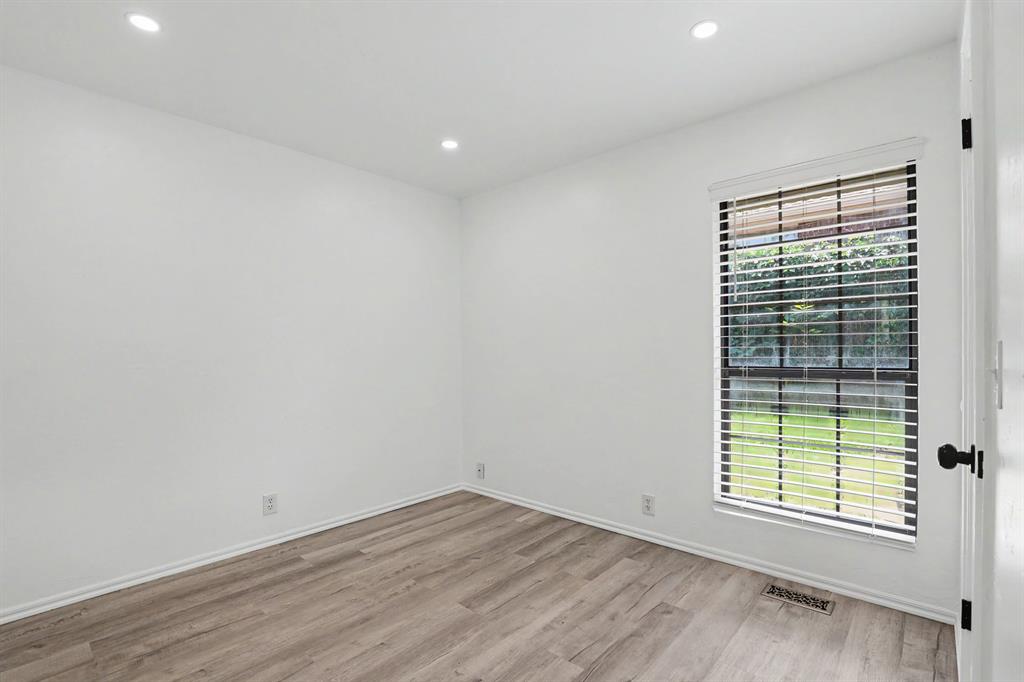 1400 Sandhurst Circle Property Photo 26