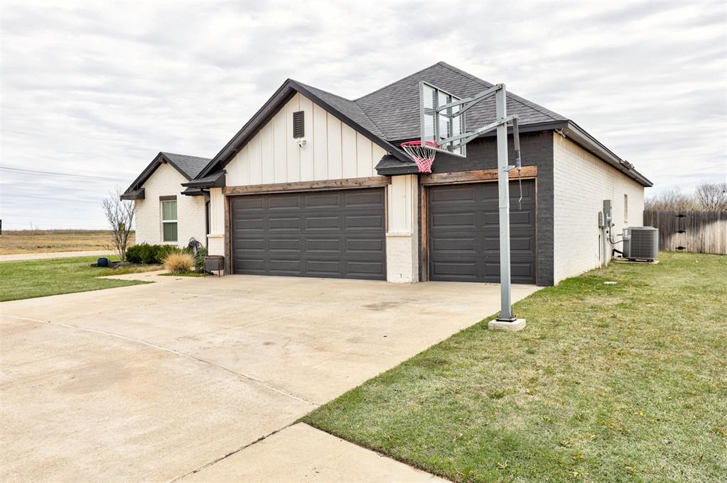 4600 Mustang Park Boulevard Property Photo 3