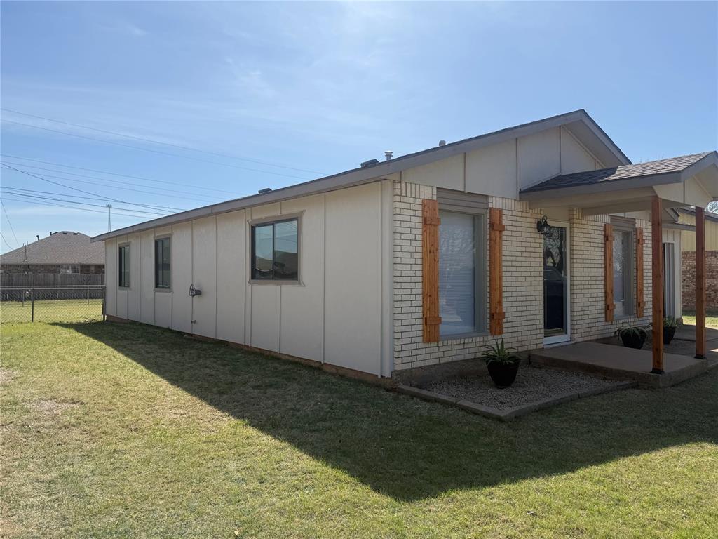 404 Mercury Property Photo 3