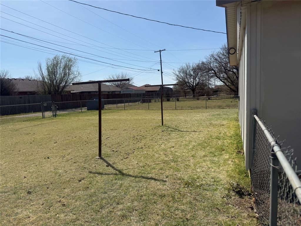 404 Mercury Property Photo 5