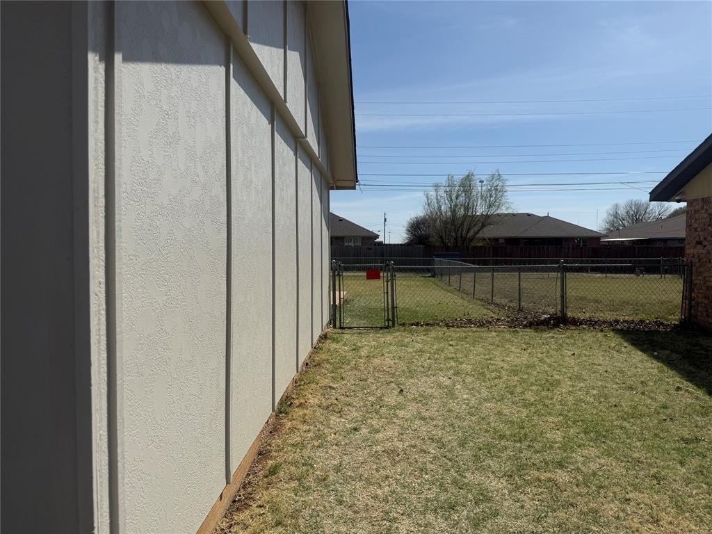 404 Mercury Property Photo 7