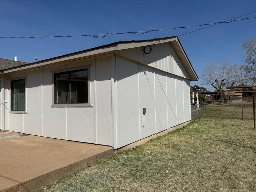 404 Mercury Property Photo 8