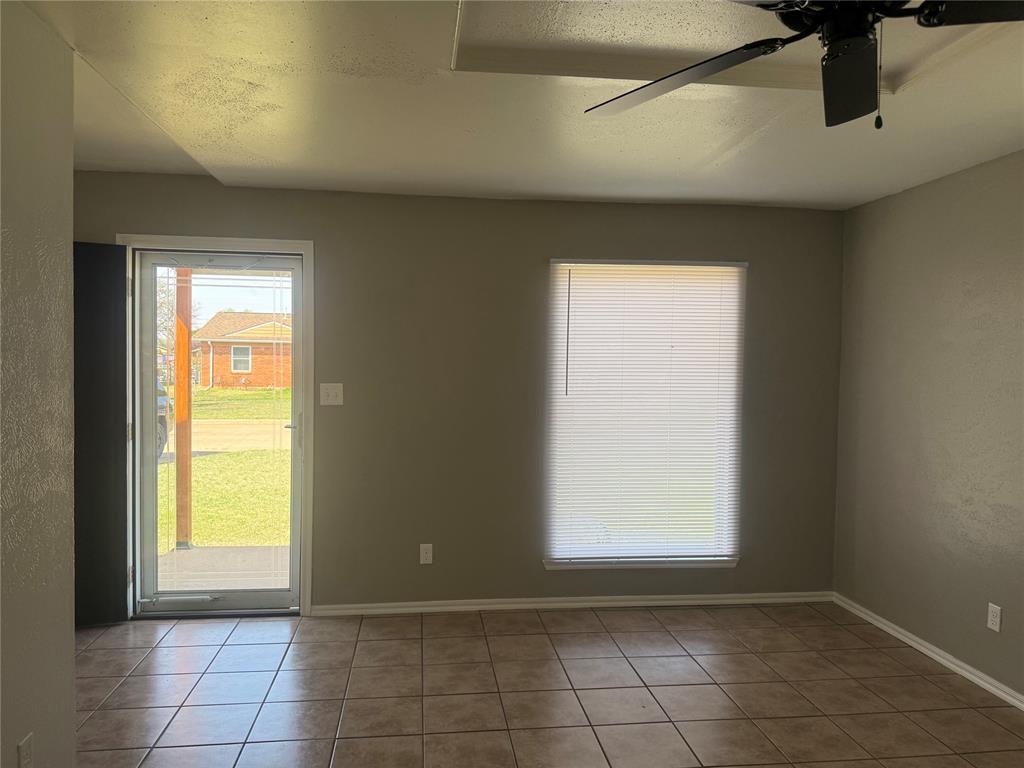 404 Mercury Property Photo 43